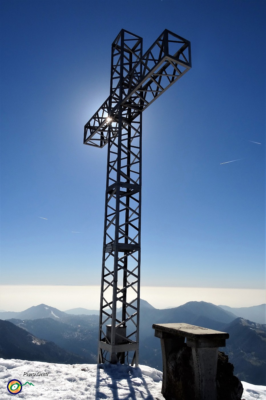 60 Alla croce di vetta del Monte Suchello (1541 m).JPG -                                